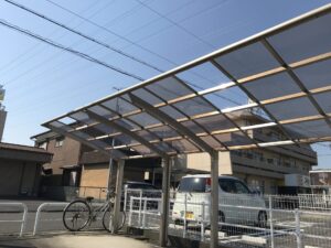 破損した屋根